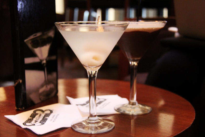 boite-nuit-PUGET ROSTANG-min_martini_bar_lychee_chocolate_alcohol_liquor_happy_hour_happy-910161